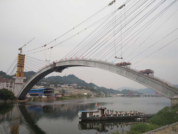 沙坨特大桥主拱圈成功合龙 黔桥技术再获验证 